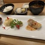 天ぷら鉄板料理 天旬 - 右から、いとより、まこもだけ、大和いものとろろ天ぷら、天丼たれ