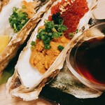 大海鮮居酒屋 あばれ魚 - 生牡蠣のあばれ盛り(牡蠣、イクラ、ウニ)