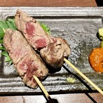 日本の酒と馬の肉 ウマ○ - 馬串焼き