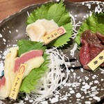 日本の酒と馬の肉 ウマ○ - ウマ○馬刺し3種盛り合わせ