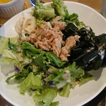 ホテルルートイン - 始めにサラダを食べる。