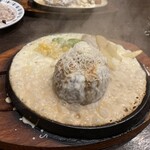 Hishimekitei - 超粗挽き炭火熟成牛ハンバーグ　とろとろチーズソース　Ｌサイズ（240g）