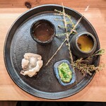 Seminare 輕井澤 - つけダレは摘草醤油糀、自然卵の卵黄と山椒の実。薬味は梅きゅうりとミントのペースト。