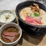 メンショー サン フランシスコ - 白トリュフ香る和牛ローストビーフ乗せ鶏白湯らぁ麺、和牛カリー