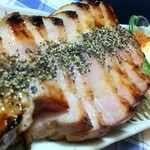 FUKUZUSHI - 極厚に切ったベーコンをカリカリに炙りこれでもか黒胡椒がたまらなくハマります！