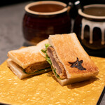 炭火焼き 牛タン酒場 いけたん - 牛タンカツサンド