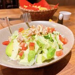 キッチンベース レイ - ツナとアボカドのサラダ