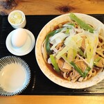 角萬 - 温かい肉南そば大盛のにくましと玉子