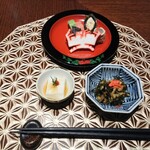 琉球 - ①ジーマーミ豆腐、②クーブイリチー(昆布の炒め物)、③琉球前菜盛り合わせ(お盆からシェフが取り分けてくれました)