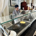 Moana Surfrider, A Westin Resort & Spa - オムレツは、たっくさんの具材から、好きなものをリクエスト。