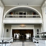 Moana Surfrider, A Westin Resort & Spa - モアナ・サーフライダーホテル。
            歴史を感じる趣きのあるホテルです(^^)