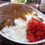 アーモンド - カレーライス（大盛）1,050円（サラダ、スープ、コーヒー付き）