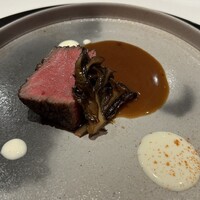 TOMONO - 石川　能登牛　シャトーブリアン
                      チーズブレンド発酵ソース　
                      北海道　仙鳳趾牡蠣のソース
                      原木舞茸