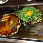 鶴橋風月 - チーたま豚もだんと牛すじねぎ月見玉
