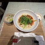 Sumibikushi Yaki Sakaba Shizuku - 全景　サラダと杏仁豆腐つき