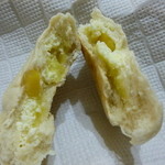 クランツ - 白いあんぱん（栗あん）　生クリーム入