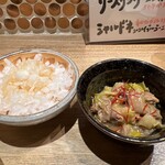 ワインと串とおばんざい うさぎの焼鳥 - お通し（大根鬼おろし美味し）