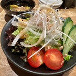Wainto Kushito Obanzai Usagi No Yakitori - 野菜サラダ