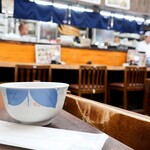 市場食堂 駅前 - お茶とおしぼり