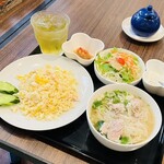 タイ国料理 ペンタイ - 蟹炒飯&豚肉入り汁ビーフン