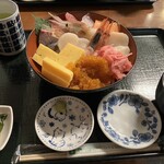 みなと食堂 - おまかせ10種盛丼
