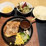 CANAL-FOOD'S DEPARTMENT - ポークステーキ(1,180円)とご飯&サラダ&スープセット(430円)