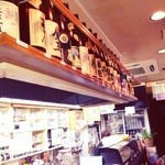 たべてや お好み焼と  おかんのおかず たかたか - アットホームな店内。