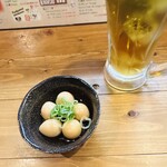 nikuzushikakerumotsunabesousakuizakayahachi - 烏龍茶＆うずら卵