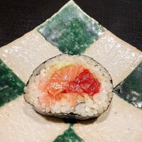 鮨 せいざん - スペシャル鉄火巻き。写真では伝えきれない、マグロのジューシーな味わい。