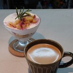 BISTRO&CAFE UN - 本日のケーキとコーヒーセット