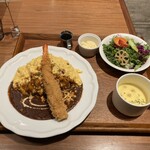 純洋食とスイーツ パーラー大箸 - オムライス(大盛り)+エビフライ