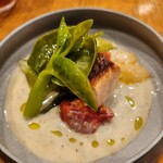 渡辺料理店 - サケのポアレ　つるむらさき添え