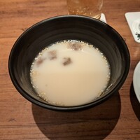 焼肉うしごろ 西麻布本店 - 濃厚コラーゲンのコムタンスープです。