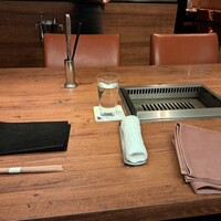 焼肉うしごろ 西麻布本店 - 焼肉うしごろ西麻布本店のテーブルです。