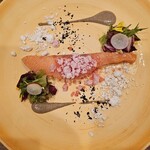 麻布Lasen - オーロラサーモンのミキュイ 洋ナシとビーツのソース