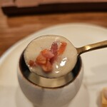 麻布Lasen - ポルチーニ茸のポタージュにゎサラミが入ってます