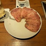 焼肉うしごろ - 極みのタンの残り４枚です。