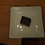 焼肉うしごろ - 鉄板で焼いた後の厚切りサーロイン・その３です。