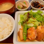 パルファン - 鶏の照り焼き、ごぼうサラダ、ひじき煮