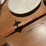 コキノハチナ - 箸置き。持つとずっしり。