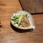 コキノハチナ - サメの軟骨梅肉和え