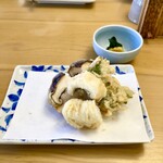 天ぷら よこい - ●一皿目
      ・椎茸海老詰め
      ・鰆
      ・鱧