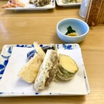 天ぷら よこい - ●三皿目
      ・ズッキーニ
      ・ヤングコーン
      ・蕪
      ・なす
      ・蓮子