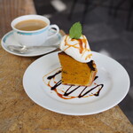 CAFE MEURSAULT - かぼちゃタルト（570円） ブレンドコーヒー（690円）