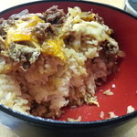 味処 つくし - 肉の量とごはんの量のバランスは中がいちばんいいかも？