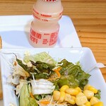 Esunikusu - サラダ、乳酸菌飲料付き