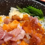 Hacchou bori sushi tajima - ネタは一つ一つカットされ散る