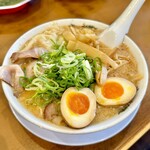 来来亭 - こってりラーメン
            (メンマ,味玉子,チャーシュー,ワンタン)