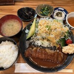 御食事 酒処 うえ河 - ビフカツ定食