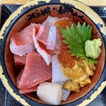 タカマル鮮魚店 - 極上海鮮丼 1980円 ※カニの味噌汁付き
            2023年10月22日